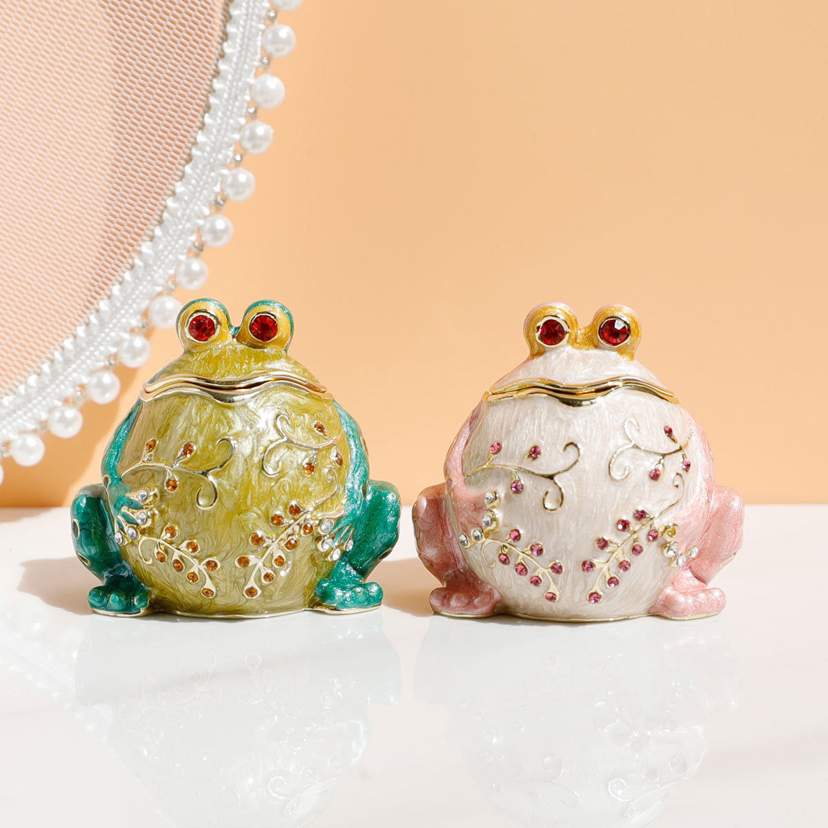 Special hand painted enamel frog jewelry trinket box